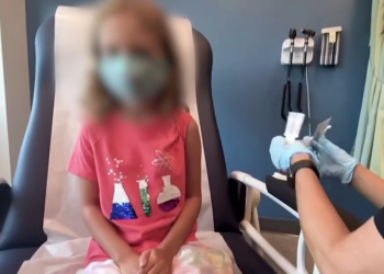 FDA: Vaksinat anti-COVID shkaktuan vdekjen e 10 fëmijëve