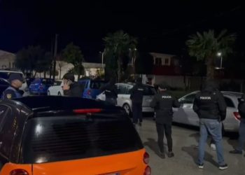 Të shtënat me armë zjarri në lokalin në Fier/ Në pranga 2 persona, në kërkim autori që qëlloi