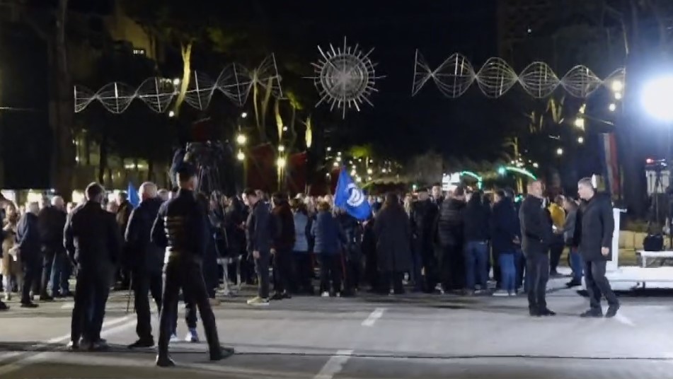 Opozita mban sot foltoren e radhës përpara Kryeministrisë