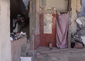 Bashkëjetesë me vdekjen/ Familja jeton me bombën në shtëpi, mund të shpërthejë në çdo moment…