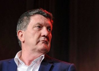 Gazetari tregon “incidentin” me grekët: Kryetari i bashkisë u ngrit dhe bëri fjalim racist për ne! I prisha darkën kur i thashë që jam shqiptar