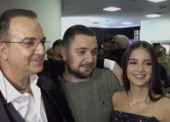 VIDEO- Takimi i bukur në prapaskenë, Ardit, Jon e Anna Gjebrea flasin mes emocionesh..