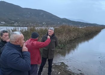 “Prej ditësh, mijëra hektarë tokë nën ujë”- Gjekmarkaj viziton zonat e përmbytura: Pasojë direkte e dështimit të qeverisjes