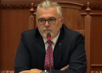 VIDEO-Gogu i kujton Nokës vilën 760 mijë euro te Gjiri i Lalzit: Na duhet një përgjigje për akuzën që të bëri shoku i bankës