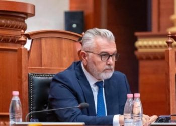 Gogu replikë me Berishën: Zotëria i 21 janarit ka diskriminuar duke vrarë e torturuar njerëz! U përpoq të nënshtrojë KLSH kur…