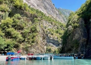 “Express”: Shqipëria, “Tajlanda e Evropës”, një parajsë tropikale vetëm pak orë larg nga Britania e Madhe