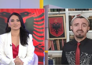 Festimet në Turqi për 28 Nëntorin/ “Ura e Bosforit ‘vishet’ kuq e zi”- Gazetari: S’ndjehemi të diskriminuar, na quajnë vëllezër dhe motra