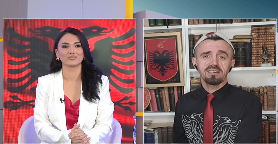 Festimet në Turqi për 28 Nëntorin   Ura e Bosforit  vishet  kuq e zi   Gazetari  S ndjehemi të diskriminuar  na quajnë vëllezër dhe motra