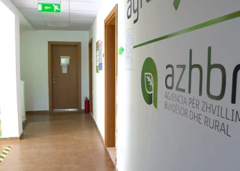 Gjykata pezullon nga detyra inspektorët e AZHBR, për përfitime personale manipulonin numrin e matrikujve