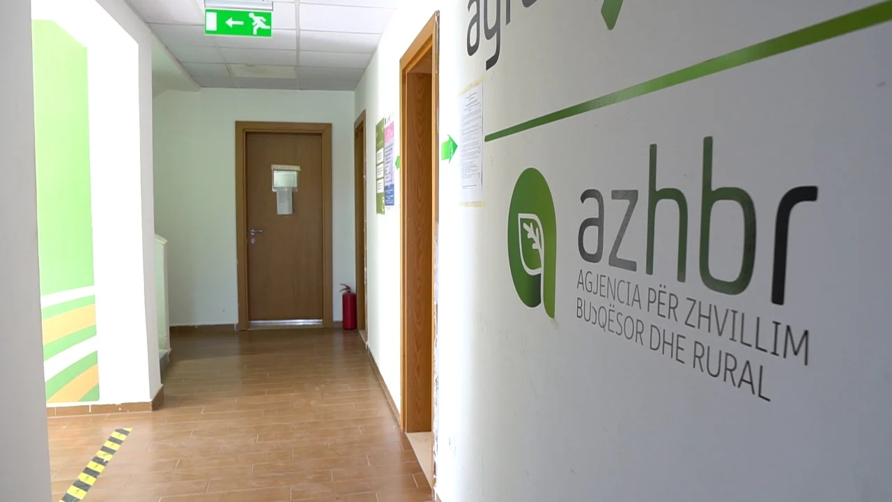 Gjykata pezullon nga detyra inspektorët e AZHBR  për përfitime personale manipulonin numrin e matrikujve