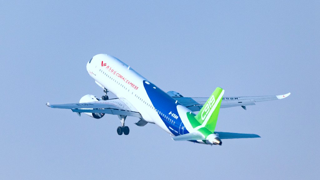 Aeroplani kinez  C919  bën debutimin në Lindjen e Mesme në Ekspozitën Ajrore të Dubait 2025