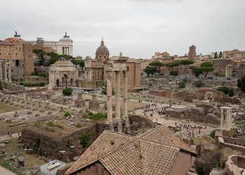 (VIDEO) Panik në zemër të Romës/ Shembet një pjesë e kullës mesjetare “Torre dei Conti”, plagoset..