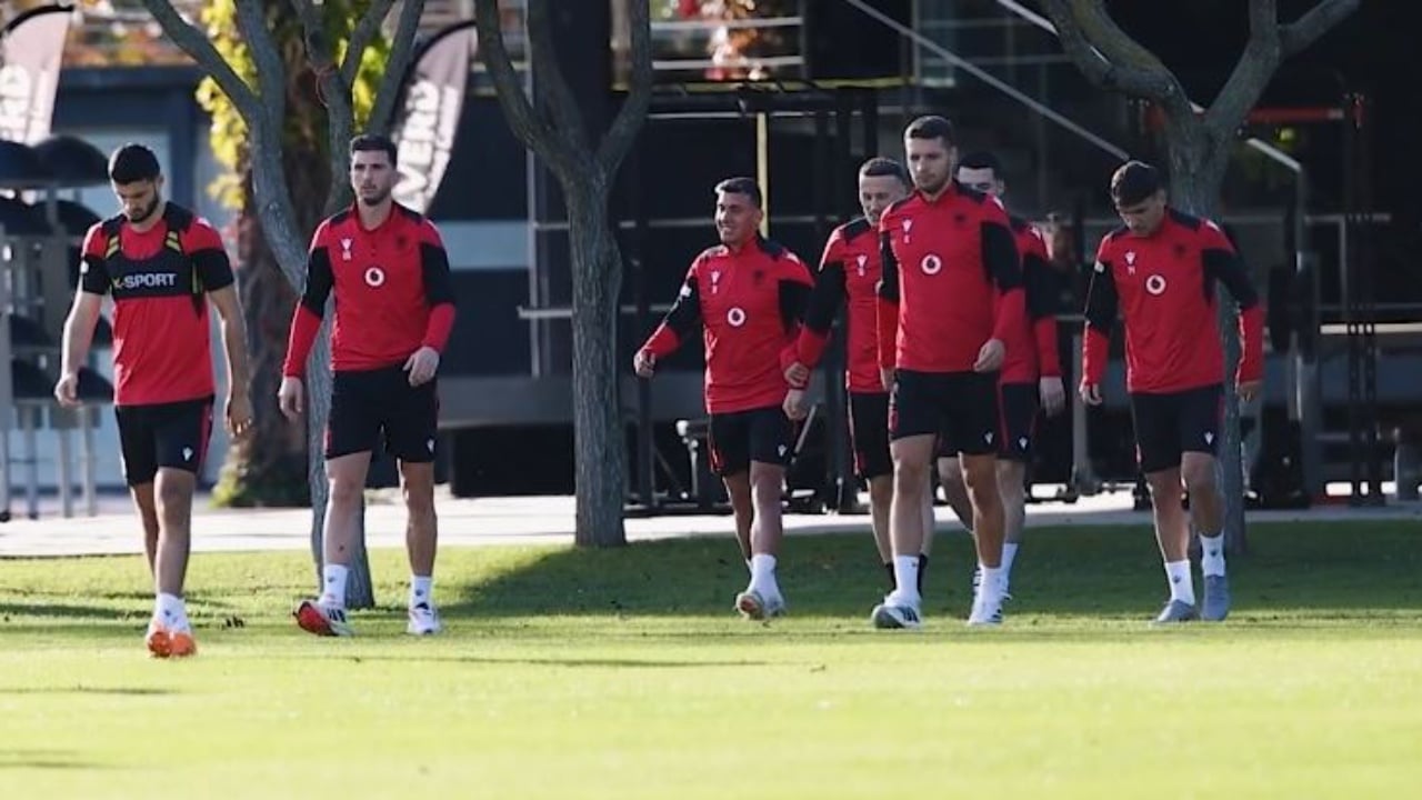 Seanca e parë stërvitore e Kombëtares shqiptare para duelit me Andorrën  grupit i mungojnë 3 lojtarë 