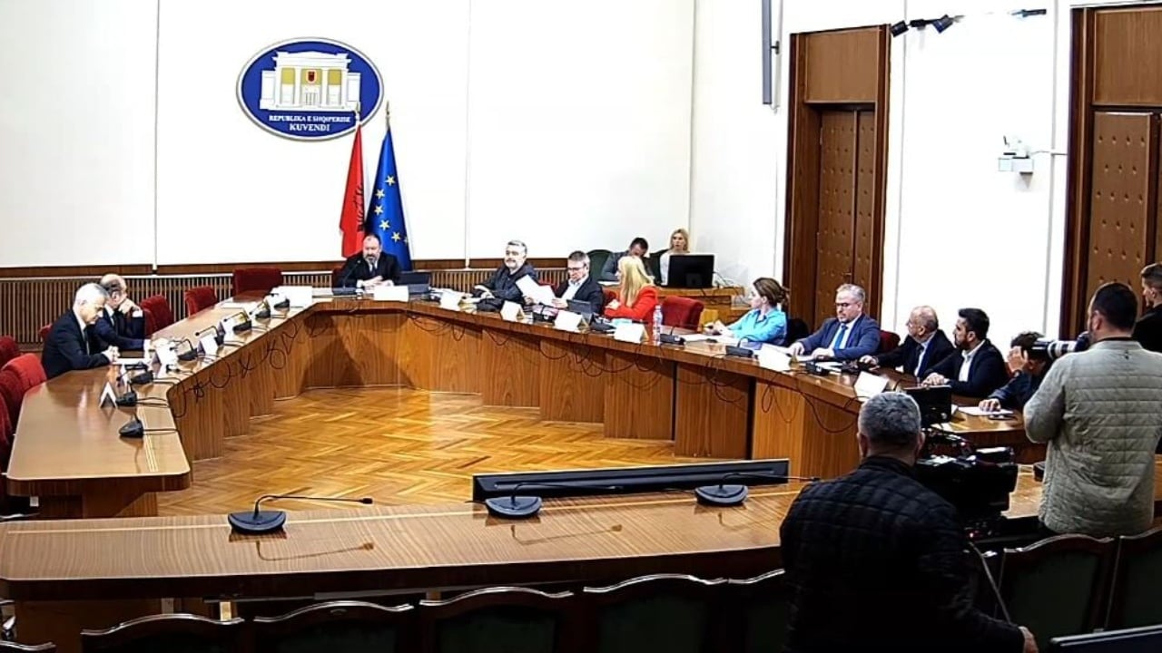 Konstituimi i Komisionit të Reformës Territoriale  PD pas mungesës në seancën e parë  Ishim në Komisionin e Ekonomisë