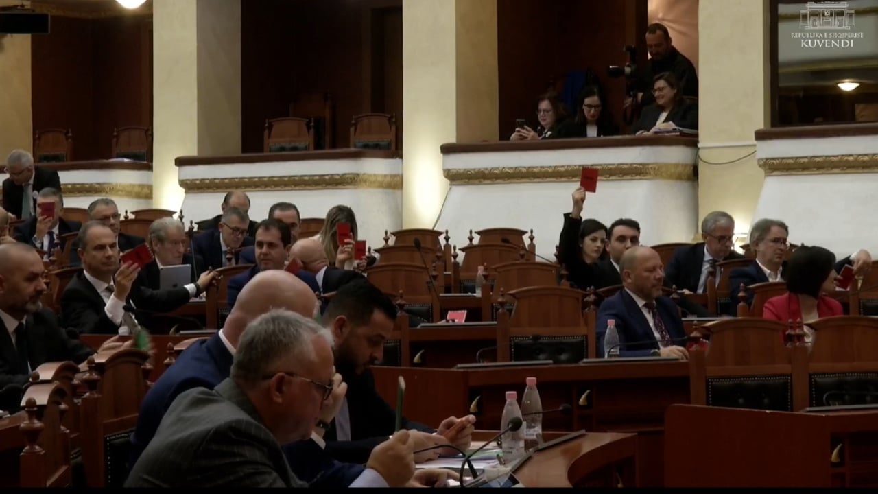 Bojkot i përkohshëm i Kuvendit duke u nisur nga e hëna  zbulohet mesazhi i Gaz Bardhit për deputetët demokratë