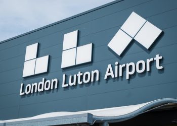 Kthehet mbrapsht avioni/ 5 pasagjerë humbin ndjenjat gjatë fluturimit Londër-Tiranë