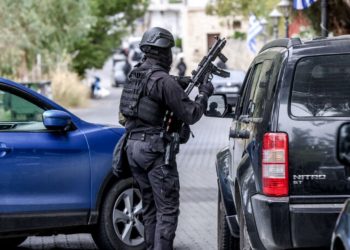 Luftë mes dy familjeve në Greqi, mbi 2 mijë plumba të shkrepur! Tre viktima dhe 12 të plagosur