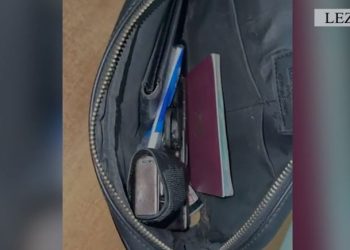 Lëvizte me makinën e tij i armatosur/ Iu gjetën municion luftarak dhe kanabis, në pranga 23 vjeçari