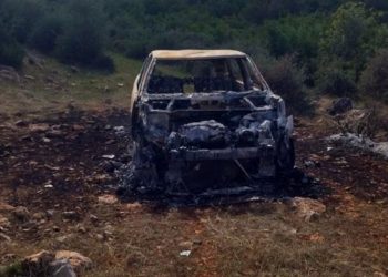 I lidhur dhe i djegur në një makinë, gjendet një plumb në trupin e viktimës që dyshohet se është shqiptar