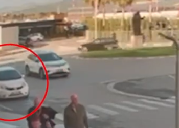 VIDEO/ Atentati në Rinas, dyshime për një tjetër makinë. Lëvizjet e dyshimta në vendngjarje, hetuesit verifikojnë lidhjet me..