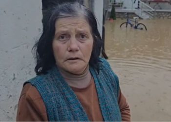 “Na janë mbushur dhomat me ujë”, përmbyten shtëpi dhe toka në Maliq e Korçë, evakuohen disa familje