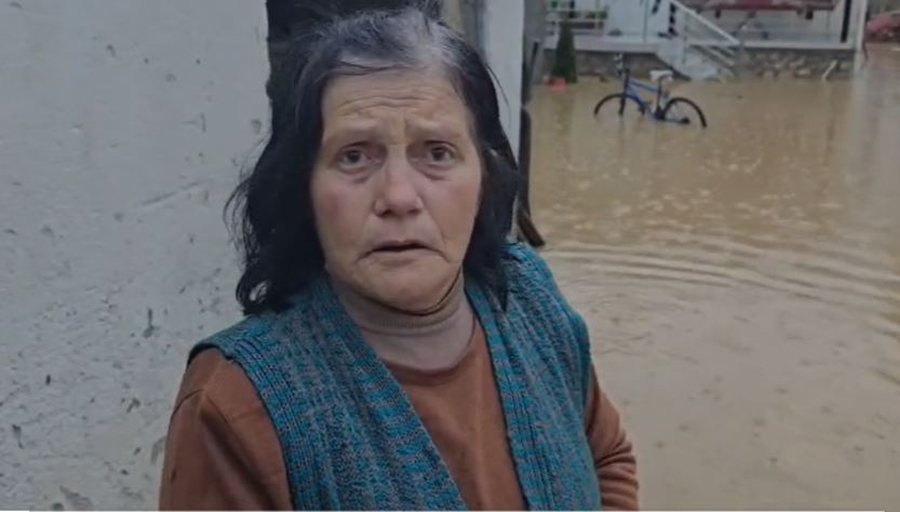 na-jane-mbushur-dhomat-me-uje-permbyten-shtepi-dhe-toka-ne-maliq-e-korce-evakuohen-disa-familje