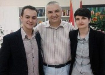 Xheni Karaj i përgjigjet Metës: Flet nga errësira e burgut për ligjin e dritës