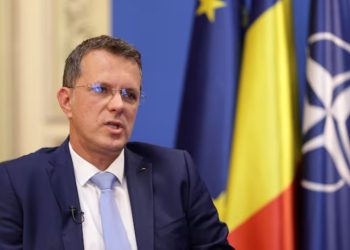 Dha informacion të rremë në CV/ Jep dorëheqjen ministri i Mbrojtjes në..