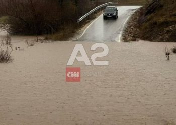 Përmbytje në disa bashki, rritet niveli i lumenjve/ Ja situata nga moti në Qarkun Korçë…