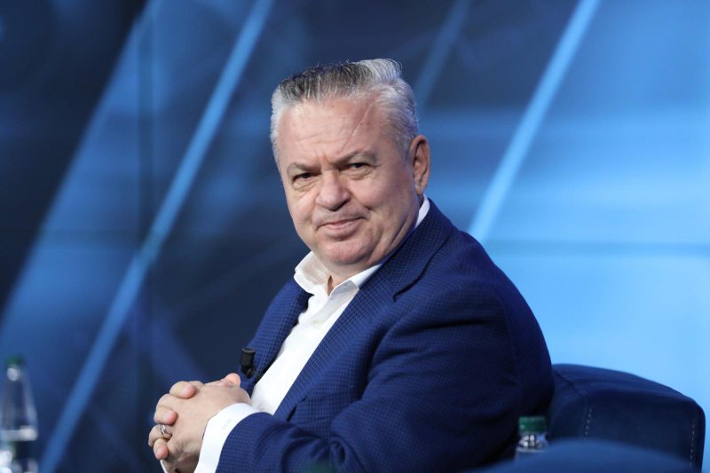 myslim-murrizi-sulmon-altin-dumanin-trego-per-takimin-e-fshehte-me-zyrtarin-e-larte-amerikan