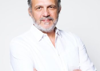 Arsyeja humbet busullën: Shkenca, narcisizmi dhe tundimi i konspiracionit