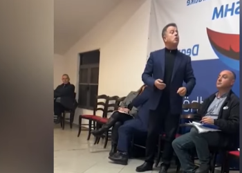 VIDEO-Demokratët sherr me Flamur Nokën në degën Kamëz-Paskuqan: Prej teje nuk rri asnjë sekondë në PD! Kërkojnë llogari për..