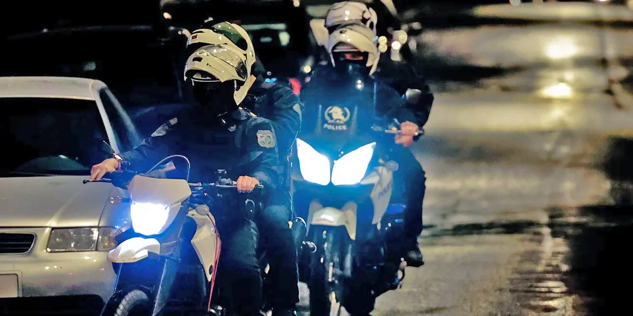 Greqi  gjendet një person i karbonizuar dhe i prangosur brenda një makine të vjedhur  dyshohet se është shqiptar