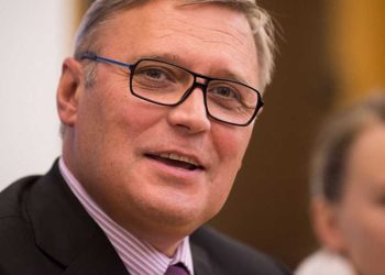 Etiketohet si “agjent i huaj”- Rusia shton në listën e terroristëve ish-kryeministrin, Mikhail Kasyanov