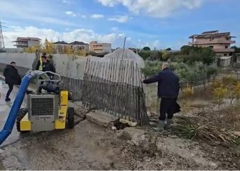 Situata nga përmbytjet në Novoselë, ushtria ndërhyn për largimin e ujit dhe evakuimin e banorëve