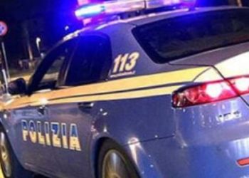 Parkuan makinën për momente intime/ 3 persona sulmojnë çiftin dhe përdhunojnë 18-vjeçaren në sy të të dashurit