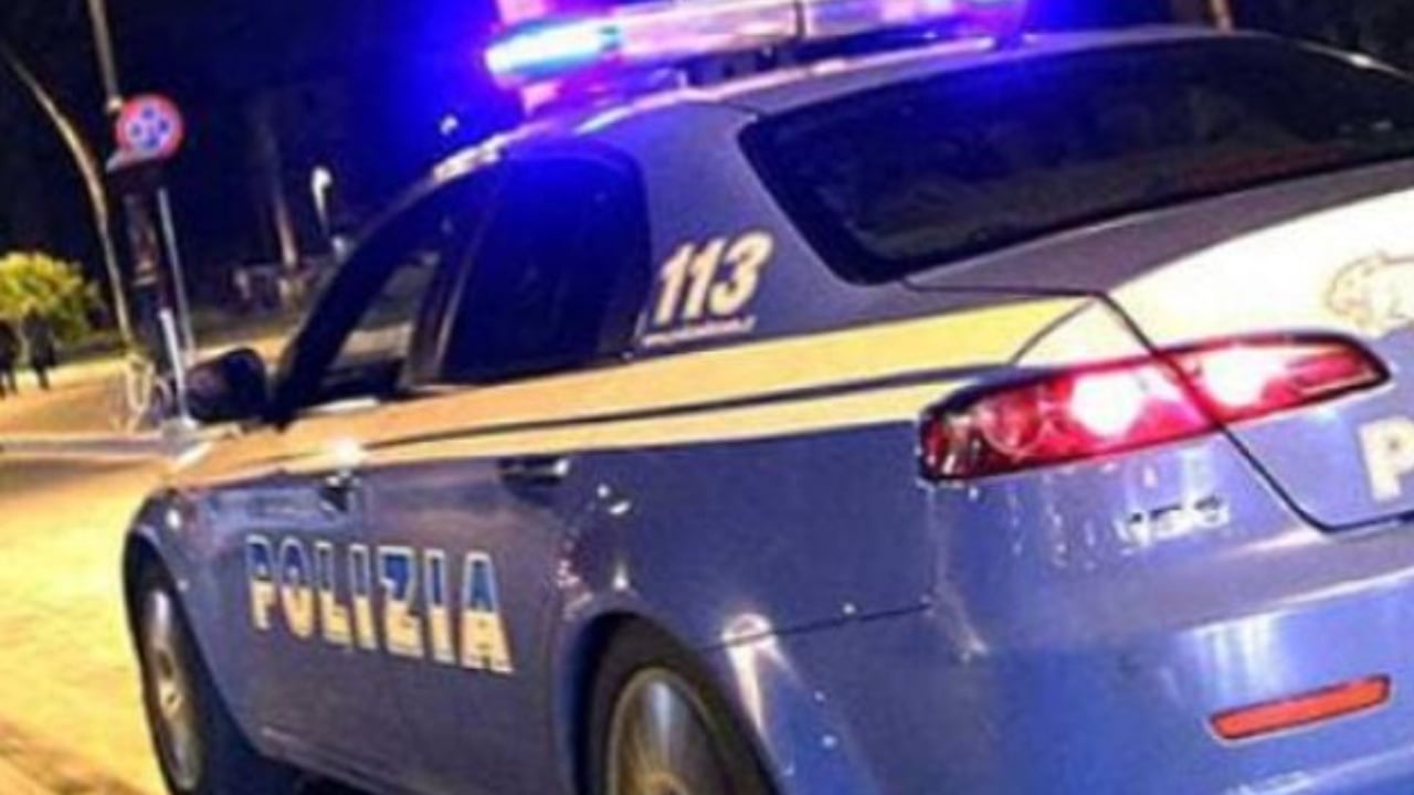 Parkuan makinën për momente intime  3 persona sulmojnë çiftin dhe përdhunojnë 18 vjeçaren në sy të të dashurit