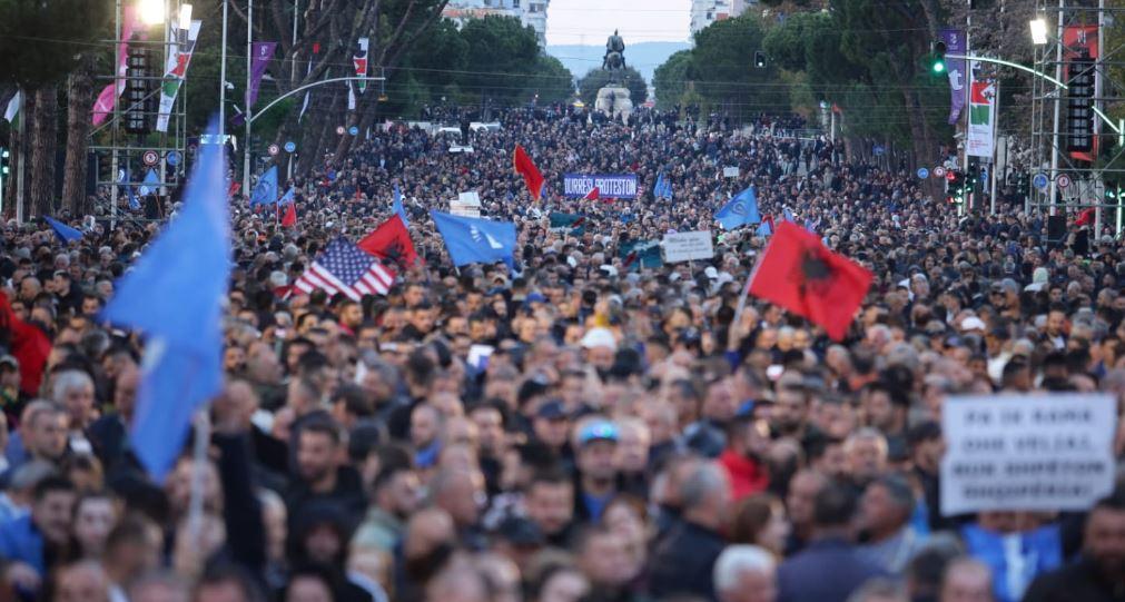 Partia Demokratike protestë para Kryeministrisë  çfarë pritet të ndodhë
