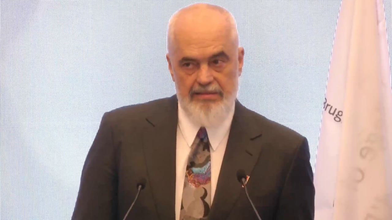 Dëbimi i 700 familjeve shqiptare  Rama sulmon sekretaren e Brendshme britanike  Pëshpërimë statistikore  kërkon të fitojë 