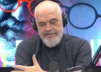 VIDEO-“Sintaksa juaj e çuditshme dhe shumë…”- Biseda mes gjuhëtares dhe Ramës/ Kryeministri: Zheji më ka influencuar me “piruetat”…