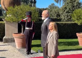 VIDEO / Mbledhja e qeverive Itali-Shqipëri, Rama pritet nga Meloni me ceremoni zyrtare