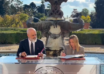 Takimi i parë i dy kabineteve Shqipëri-Itali/ Rama-Meloni nënshkruajnë 16 marrëveshje