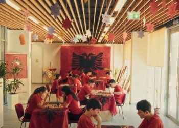 ‘Kartolinë nëntori’, kryeministri Rama publikon videon e nxënësve të shkollës Sami Frashëri