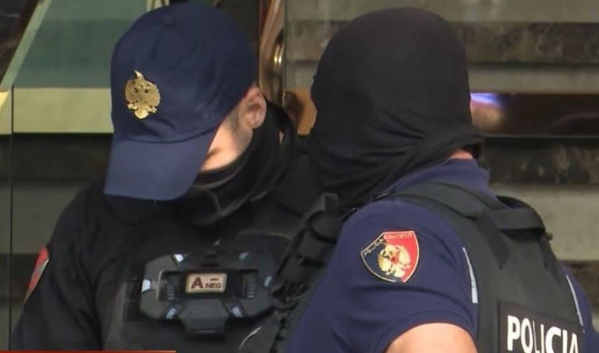 Në kërkim për atentatin e 8 shtatorit në Shkodër  arrestohet 17 vjeçari  iu gjet edhe kokainë