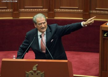 “Nuk kam fyer asnjë ambasador”, Berisha: Të më tregojë Gonzato direktivën e BE për ligjin e barazisë gjinore