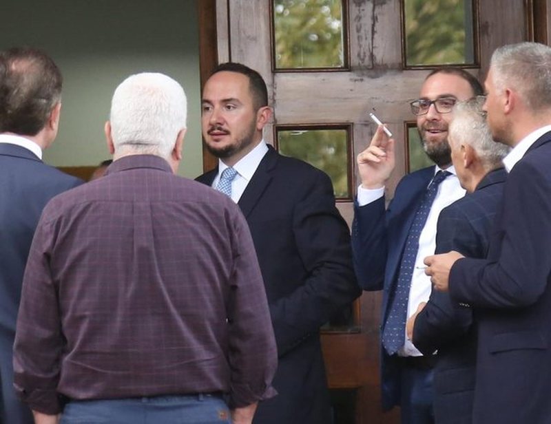  Berisha s dinte gjë për takimin e Salianjit me shokë   Ish ministri  Do kishte çuar Mulin t i shkrinte  Gazetari  Te Doktori  spiunuan  pas 