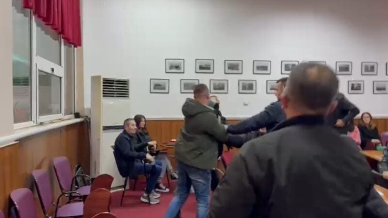 EMRI  Goditi me grushte anëtarin e këshillit bashkiak  arrestohet 27 vjeçari në Pogradec