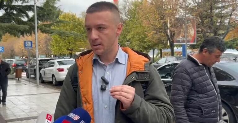  Më kërcënoi   U përfshi në konflikt me këshilltarin në bashki  flet qytetari  Turp të kenë  kjo punë nuk do ngelet këtu