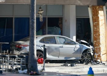 Iu arratis policisë me makinë, por përfundoi në një bar: 4 të vdekur dhe 11 të plagosur në Florida