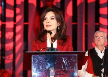 Spiropali uron shqiptarët: Gëzuar kudo që jeni! Ta çojmë flamurin e Kastriotit në tryezën e familjes evropiane